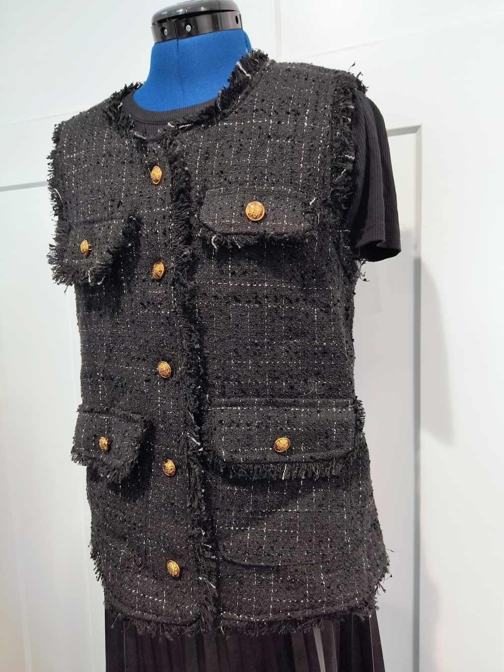 Hazel Black Tweed Boucle Vest Gold Button Frayed Trim Sleeveless Vest Luxury M